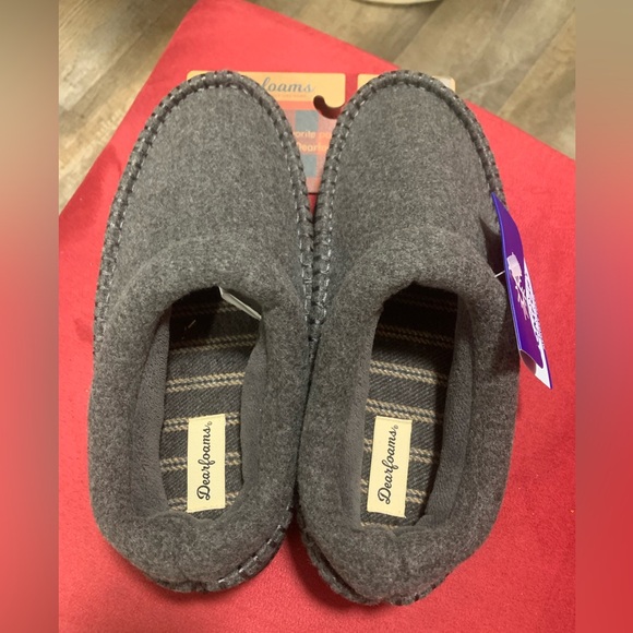Brand new with tags Men’s DearFoarms Gray Memory Foam Slippers - Picture 4 of 8